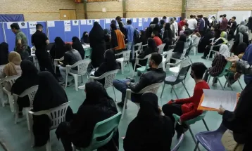 آلبوم تصویری از حال و هوای حضور دانشجویان دانشگاه آزاد اسلامی مشهد در روزهای اول ثبت نام