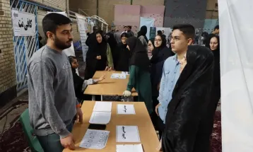 آلبوم تصویری از حال و هوای حضور دانشجویان دانشگاه آزاد اسلامی مشهد در روزهای اول ثبت نام