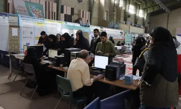 آلبوم تصویری از حال و هوای حضور دانشجویان دانشگاه آزاد اسلامی مشهد در روزهای اول ثبت نام