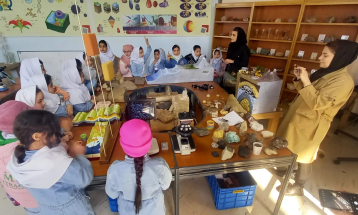 بازدید دانش‌آموزان دبستان دخترانه ادیبان زنجان از خانه علم