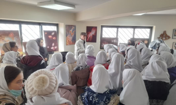 بازدید دانش آموزان دبستان دخترانه هاجر2 از رصدخانه دانشگاه زنجان