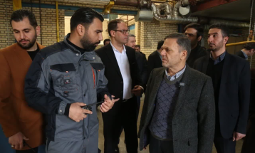 بازدید استاندار زنجان از شرکت تولیدی چرم مصنوعی زنجان