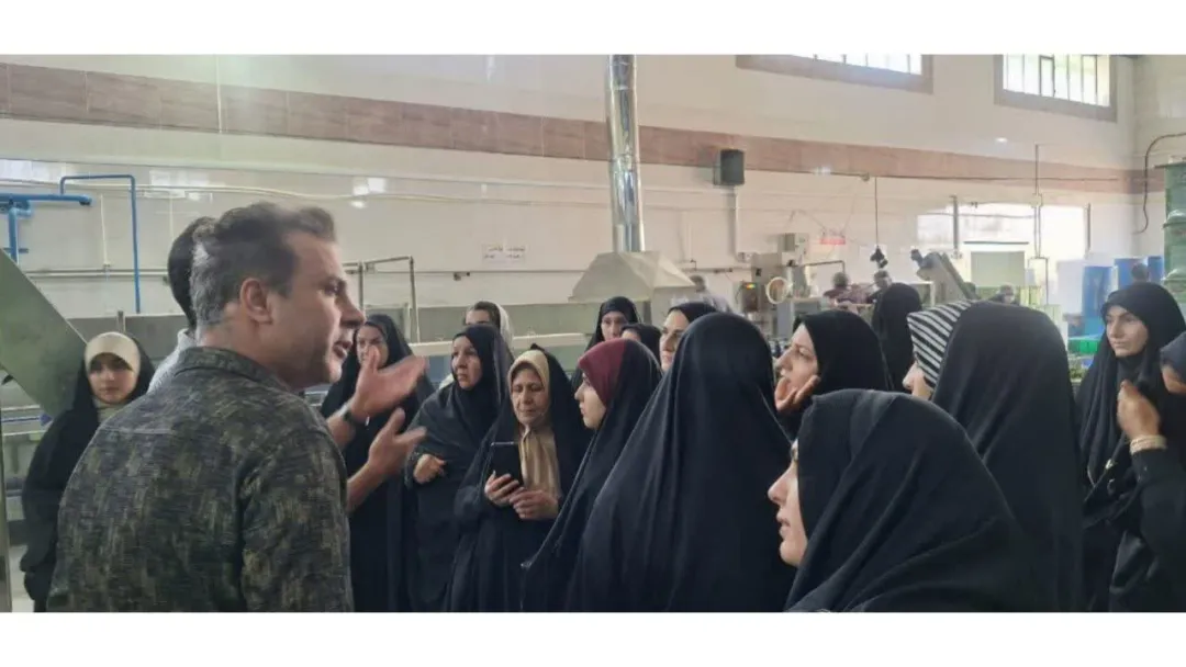 برگزاری اردوی نیم‌روزه «راهیان پیشرفت» با محوریت تولید دانش‌بنیان کارخانه شوریجات جالیزسبز غرب در ملایر