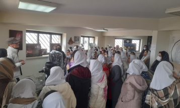 بازدید دانش آموزان دبستان دخترانه هاجر2 از رصدخانه دانشگاه زنجان