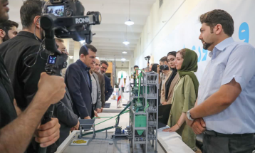 بازدید معاون علمی رییس‌جمهور از نمایشگاه دستاوردهای دانش بنیانها در زنجان